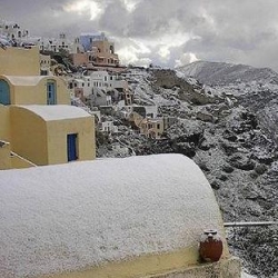 雪后圣托里尼 蓝白天堂秒变纯白圣境