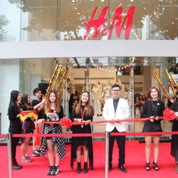 H&M广州好世界广场店盛大开幕